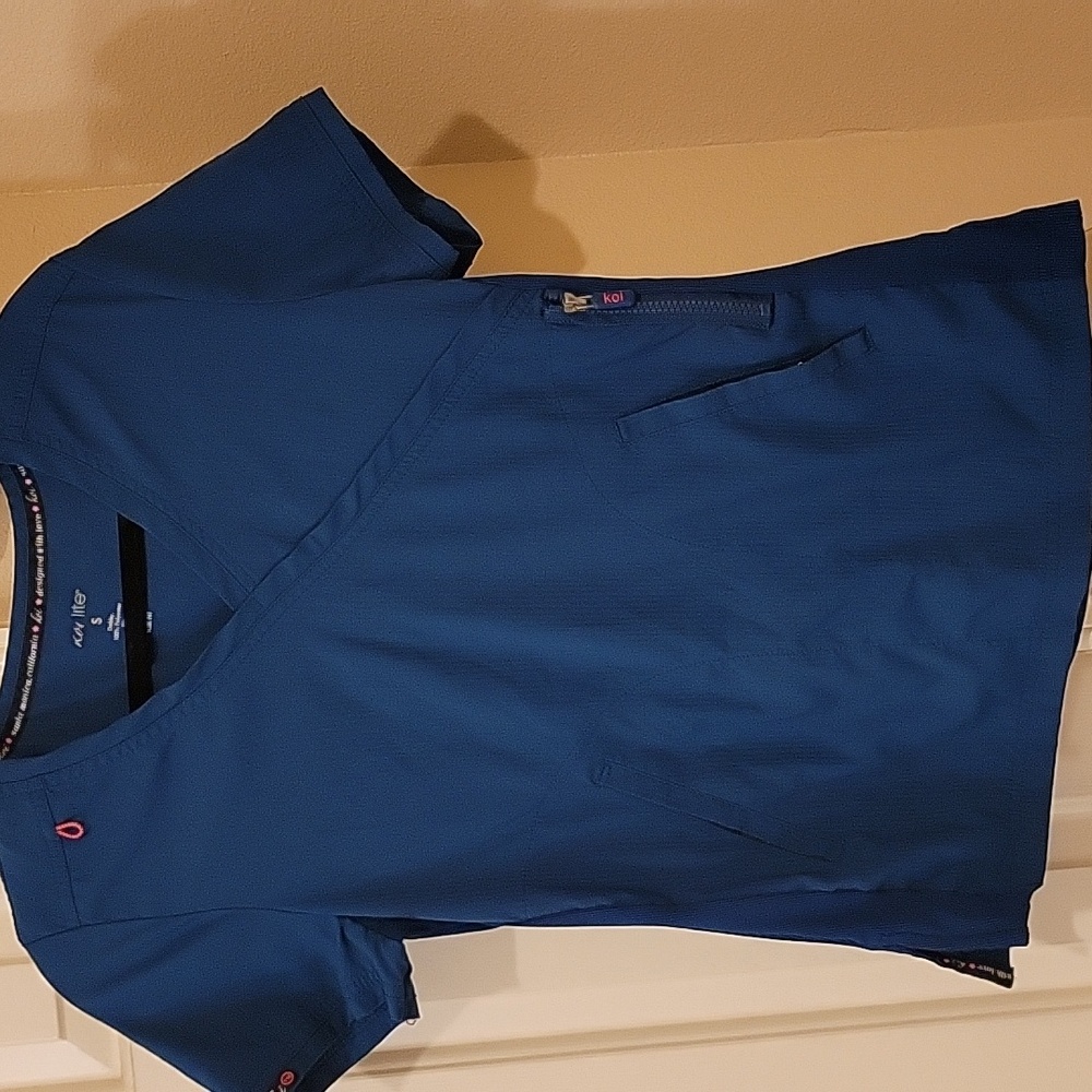 Koi Lite Caribbean Blue Scrub Top with Pink Accents Small